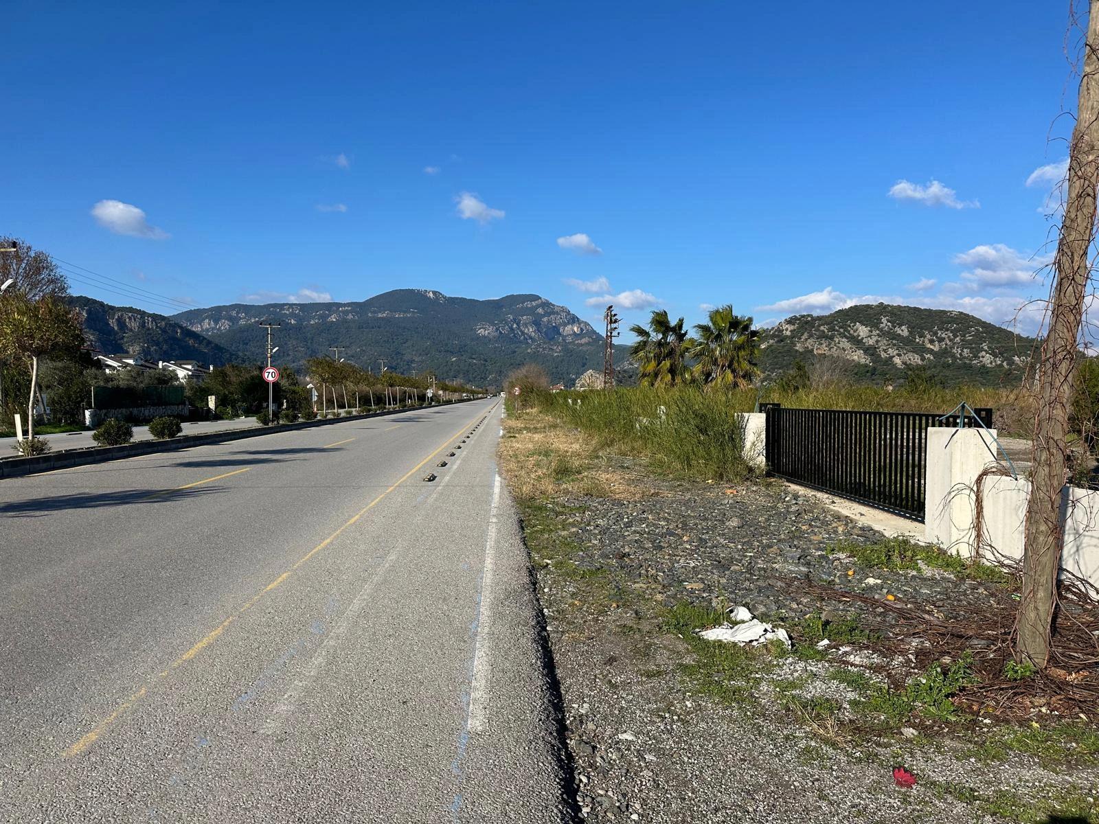 5.111 M² Großes Gewerbe- Und Wohngrundstück Zum Verkauf, Direkt An Der Hauptstraße In Dalyan Gelegen