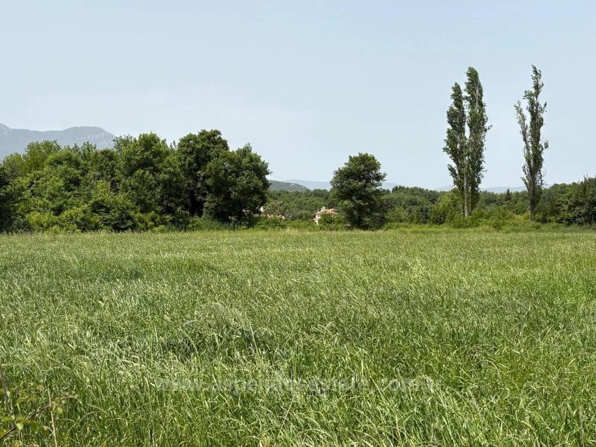 2100 M2 Großes Grundstück Zum Verkauf In Okçular Marmaris.