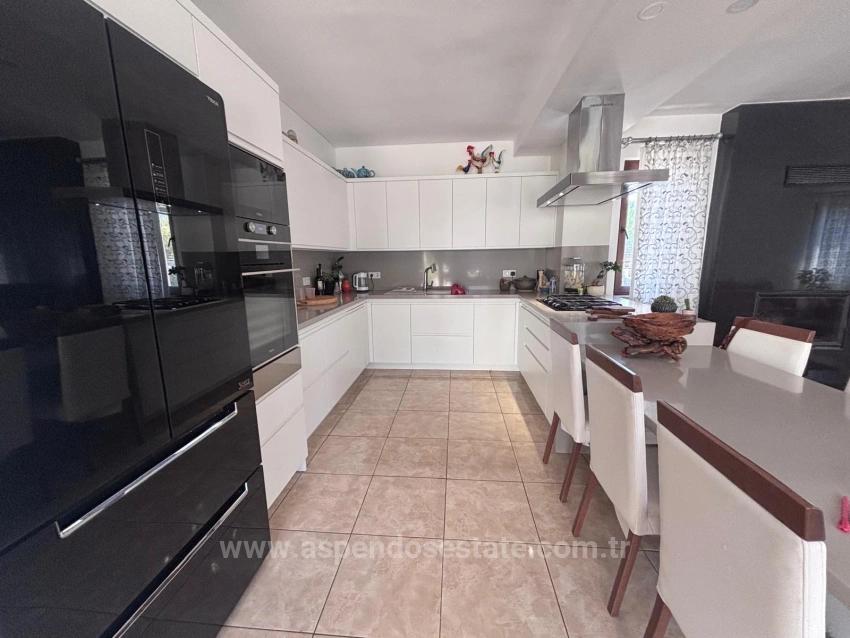 5+1 Villa Zum Verkauf Auf Einem 980 M² Großen Grundstück An Der Ecke In Dalyan Maraş