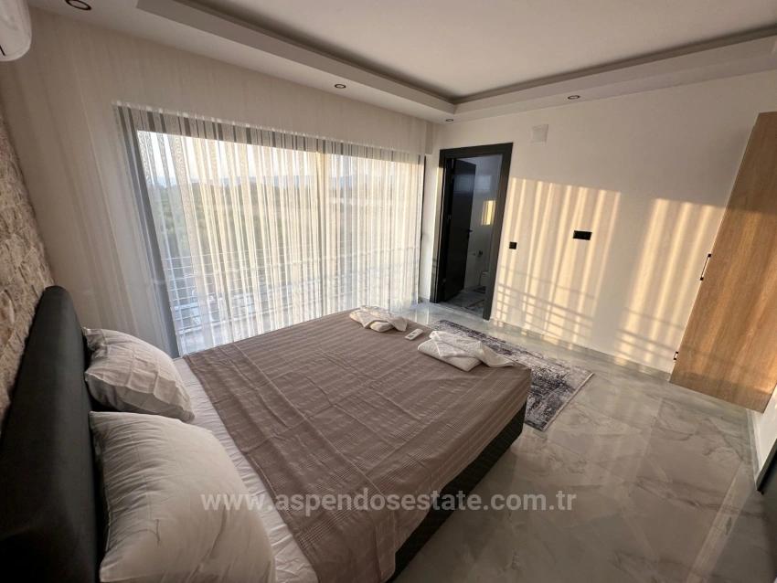 4+1 Villa Zum Verkauf In Eskiköy, Gelegen Auf Einem 14.136 M² Großen Grundstück