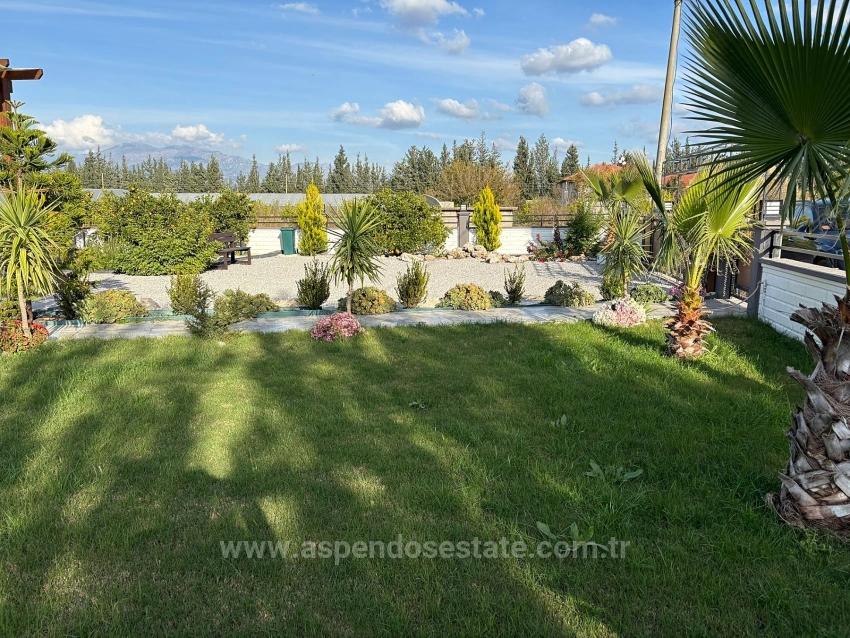 4+1 Villa Zum Verkauf In Eskiköy, Gelegen Auf Einem 14.136 M² Großen Grundstück