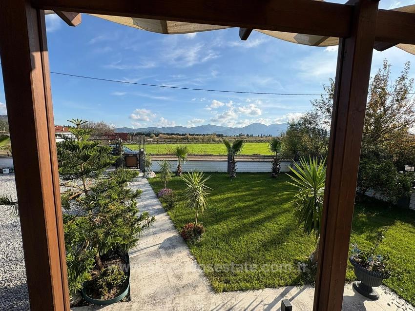 4+1 Villa Zum Verkauf In Eskiköy, Gelegen Auf Einem 14.136 M² Großen Grundstück