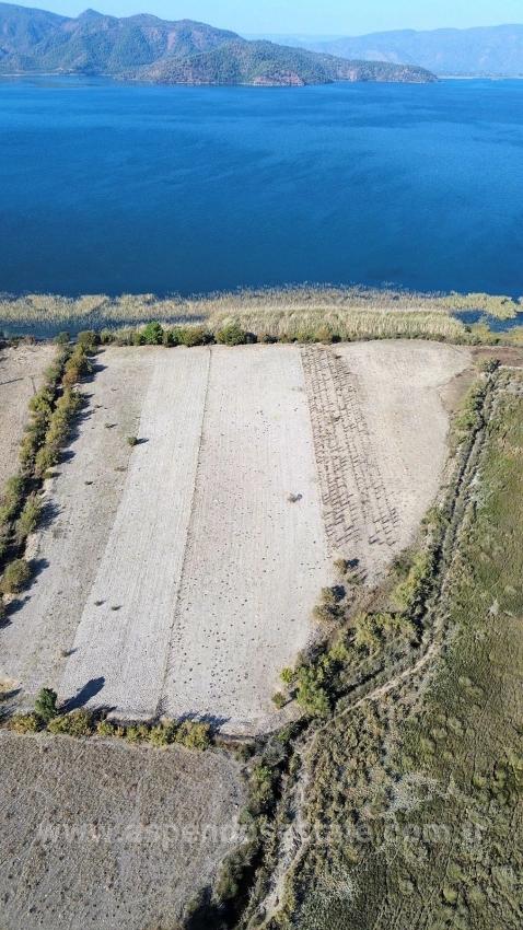 3210 M² Großes 2B-Grundstück In Çandır, Direkt Am Seeufer, Zu Verkaufen
