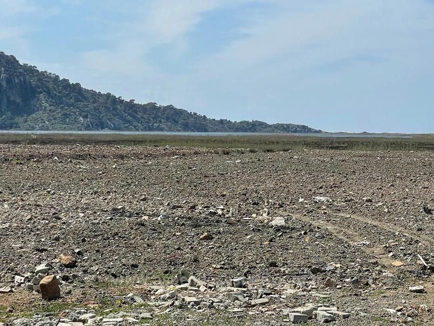 19.600 M² Großes Grundstück Zum Verkauf, Direkt An Der Straße Dalyan Iztuzu Beach Gelegen.