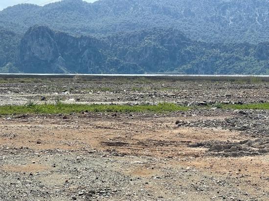 19.600 M² Großes Grundstück Zum Verkauf, Direkt An Der Straße Dalyan Iztuzu Beach Gelegen.