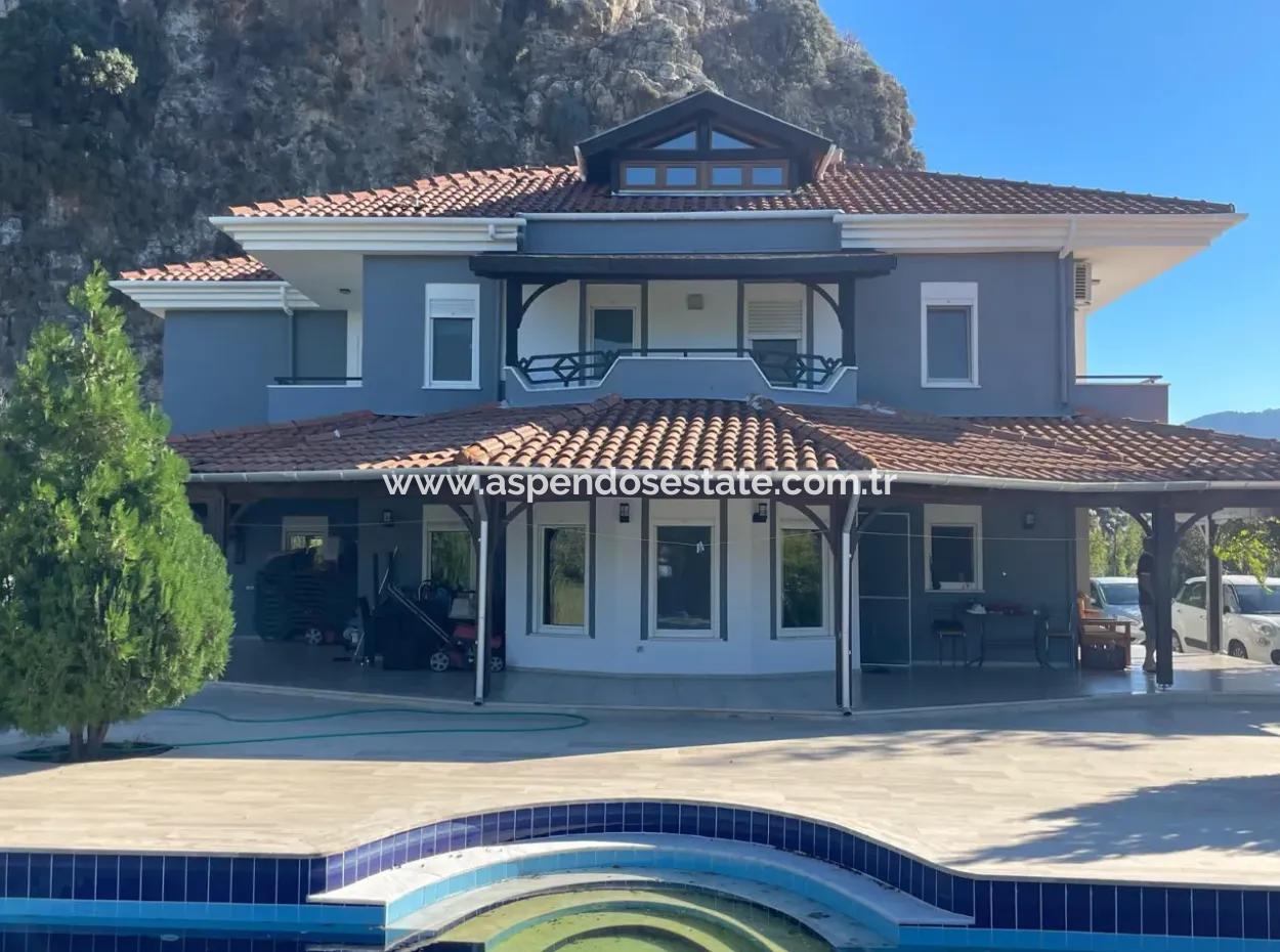 4 2 Villen Zum Verkauf Auf Einem Grundstück Von 6000M2 In Dalyan Gulpinar