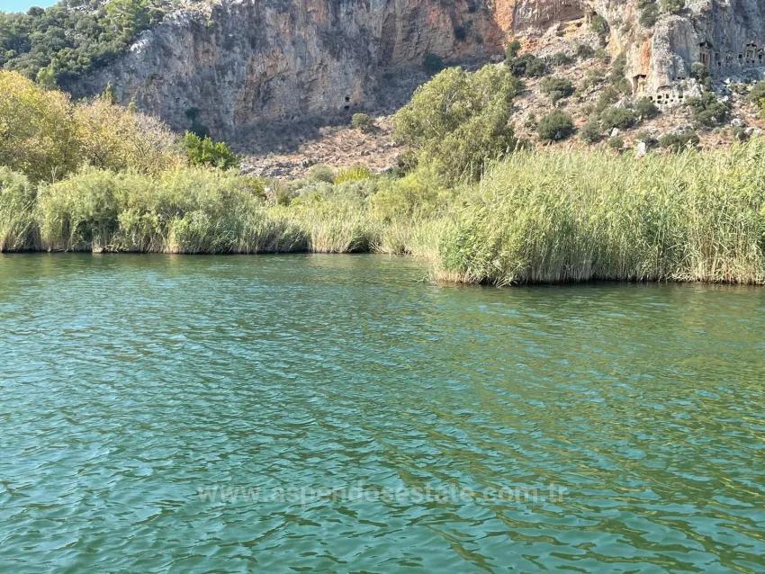 2765M2 Detached House For Sale In Çandır, Right Next To The Canal