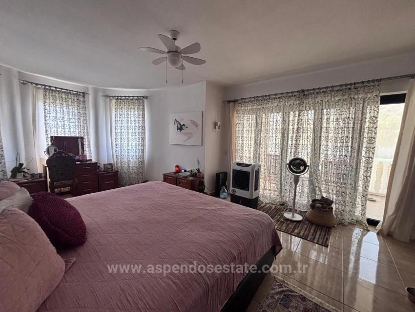 5+1 Villa For Sale In A 980M2 Land On The Corner In Dalyan Maraş