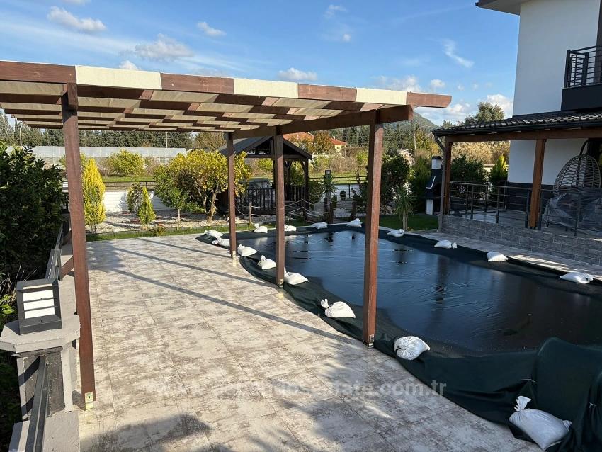 4+1 Villa For Sale In Eskiköy, Located In A 14,136 M2 Field