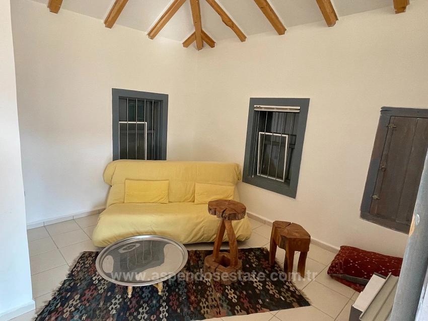 Продается Отдельно Стоящий Одноэтажный Дом На Участке Площадью 2882 М2 В Городе Эскикёй.