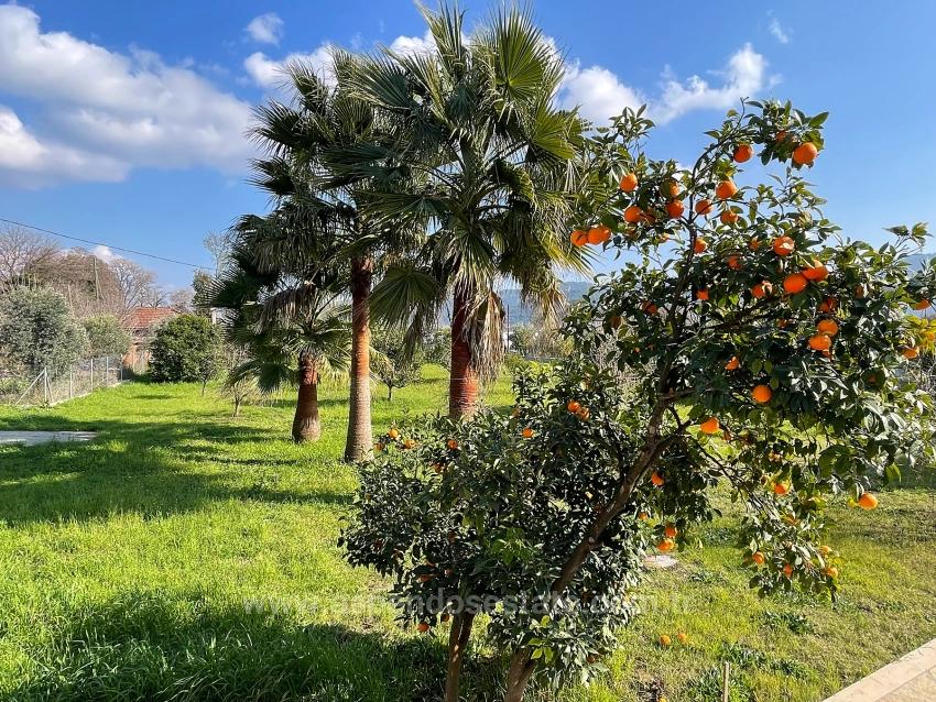 Продается Отдельно Стоящий Одноэтажный Дом На Участке Площадью 2882 М2 В Городе Эскикёй.