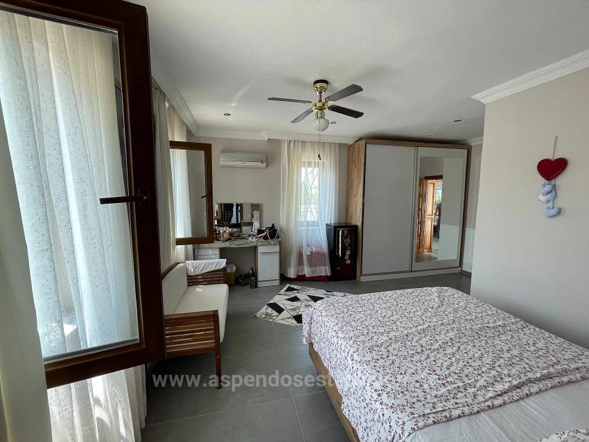 Роскошная Вилла С 4 Спальнями И 1 Ванной Комнатой Продается На Участке Площадью 7000 М2 С Видом На Пляж Далян Истузу.