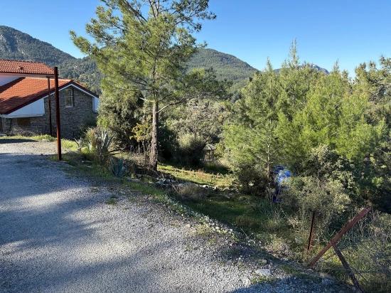 Продается Земельный Участок Площадью 1000 М2 С Видом На Море В Жилом Районе Деревни Гёкбель.