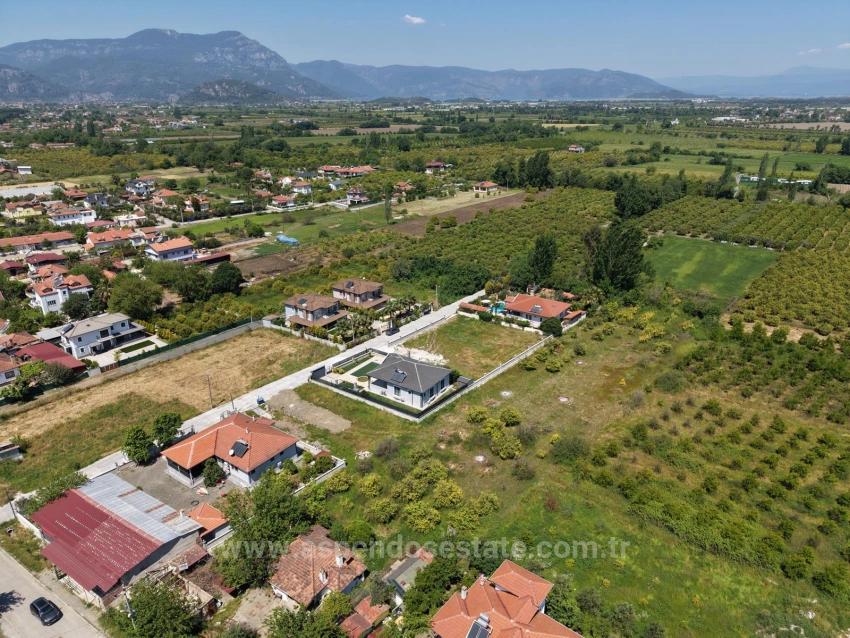 Okçular'da 1050M2 Köy Yerleşik Alanında Satılık Arsa