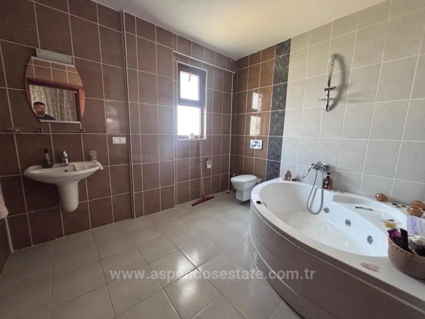 Dalyan Maraş'ta Köşebaşı 980M2 Arsa İçerisinde 5+1 Satılık Villa