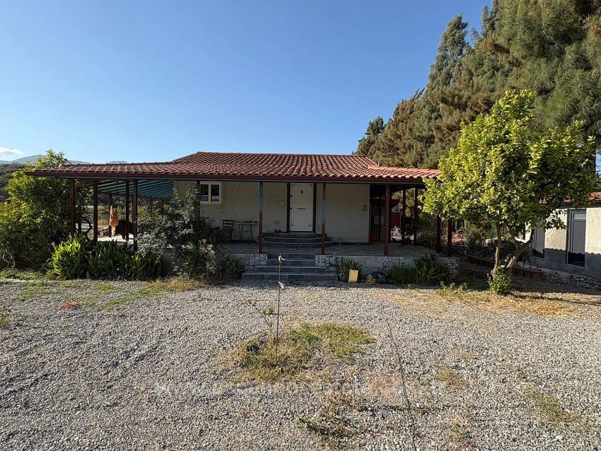 Eskiköy'de 19.663M2 Çiftlik Arazisi Ve Ev