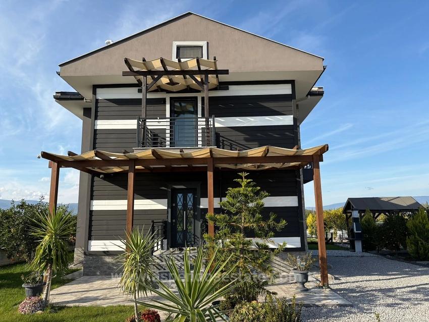 Eskiköy'de 14.136 M2 Tarla İçerisinde 4+1 Satılık Villa