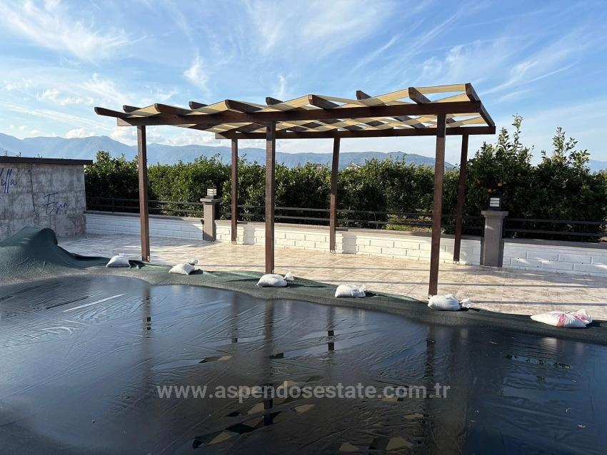 Eskiköy'de 14.136 M2 Tarla İçerisinde 4+1 Satılık Villa