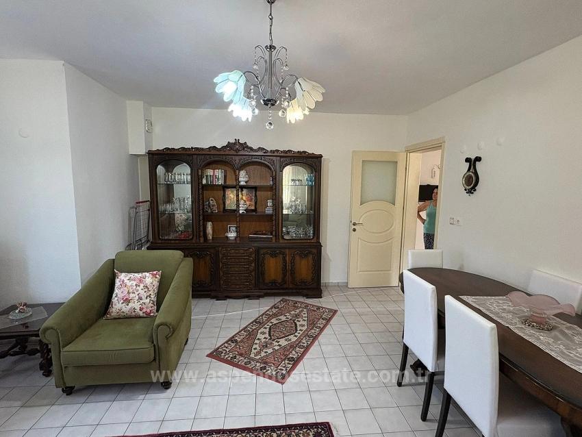 Okçular'da 514M2 Arsa İçerisinde 2 Katlı Satılık Ev