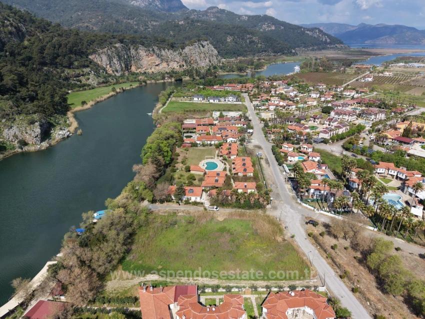 Dalyan Gülpınar'da Kanala Sıfır 2600M2 %20 Turizm İmarlı Satılık Arsa