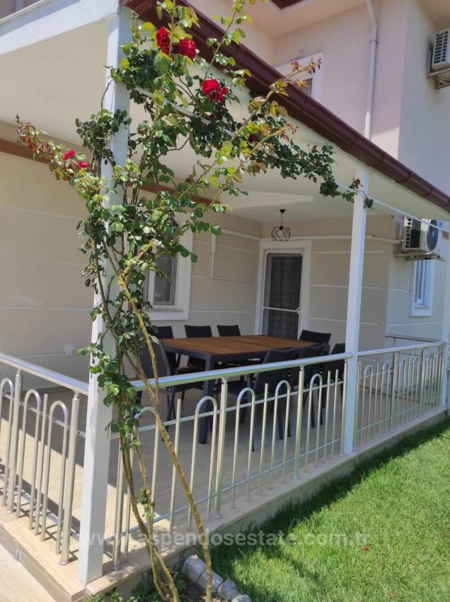 Dalyan Gülpınar'da Köşebaşı 545M2 Arsa İçinde Satılık 4+1 Villa