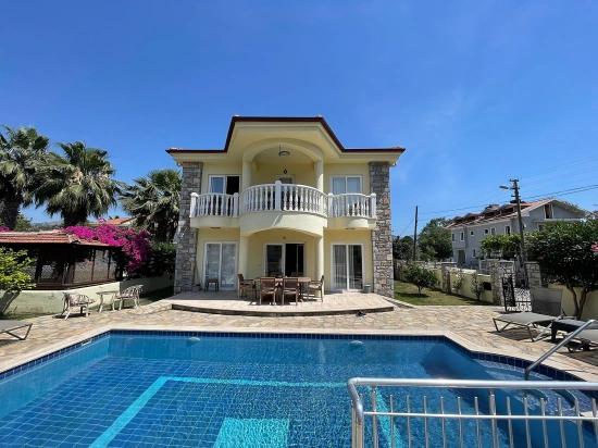 Dalyan Maraş'da Kral Mezarları Manzaralı Satılık Villa