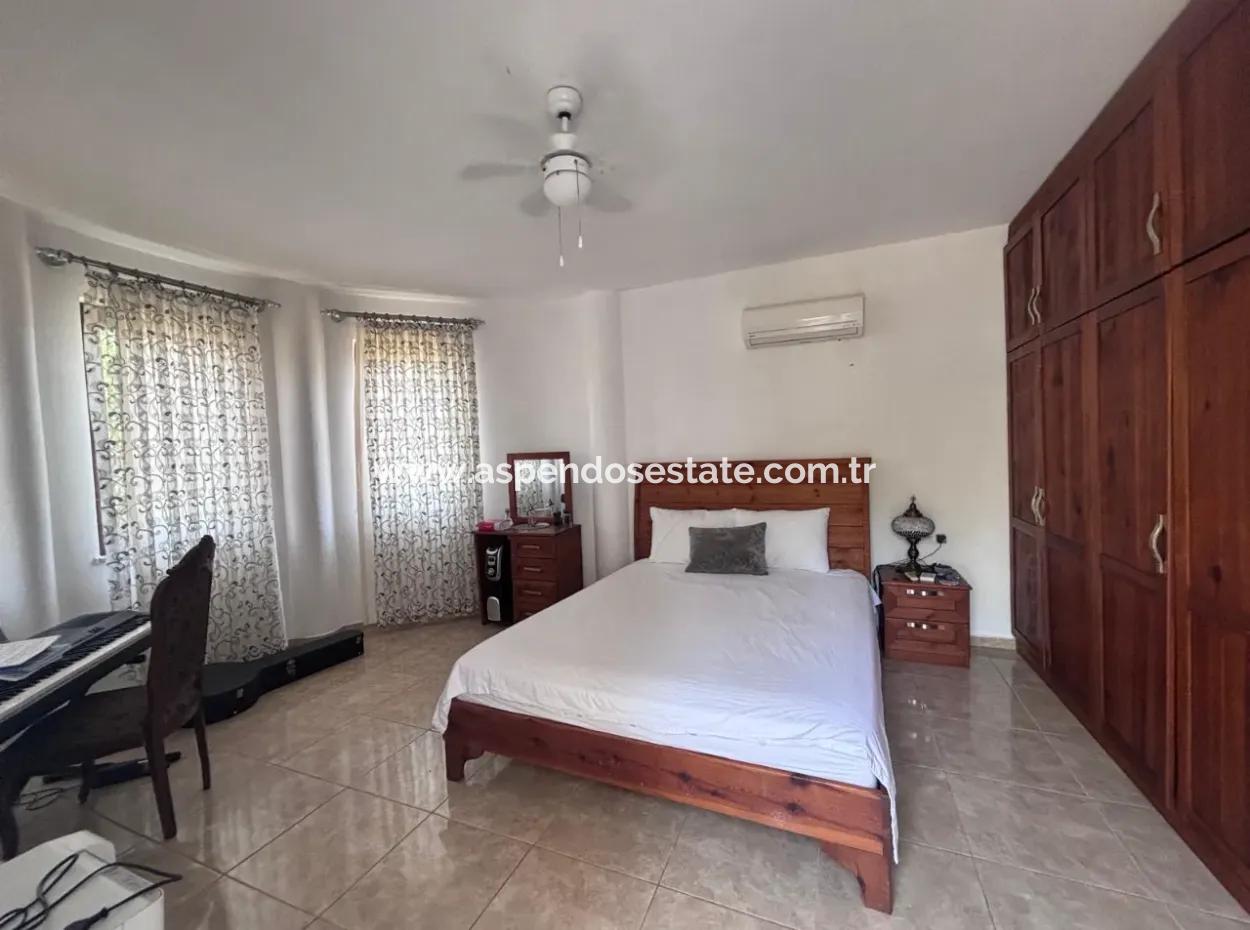 Dalyan Maraş'da Köşebaşında 980M2 Arsa İçin'de 5+1 Satılık Villa