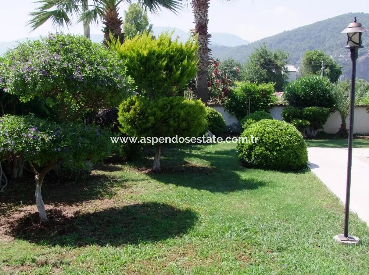 Dalyan'da Deniz Ve Kanal Göl Kral Mezarları Doğa Manzaralı Maraşda Satılık Lüks Villa