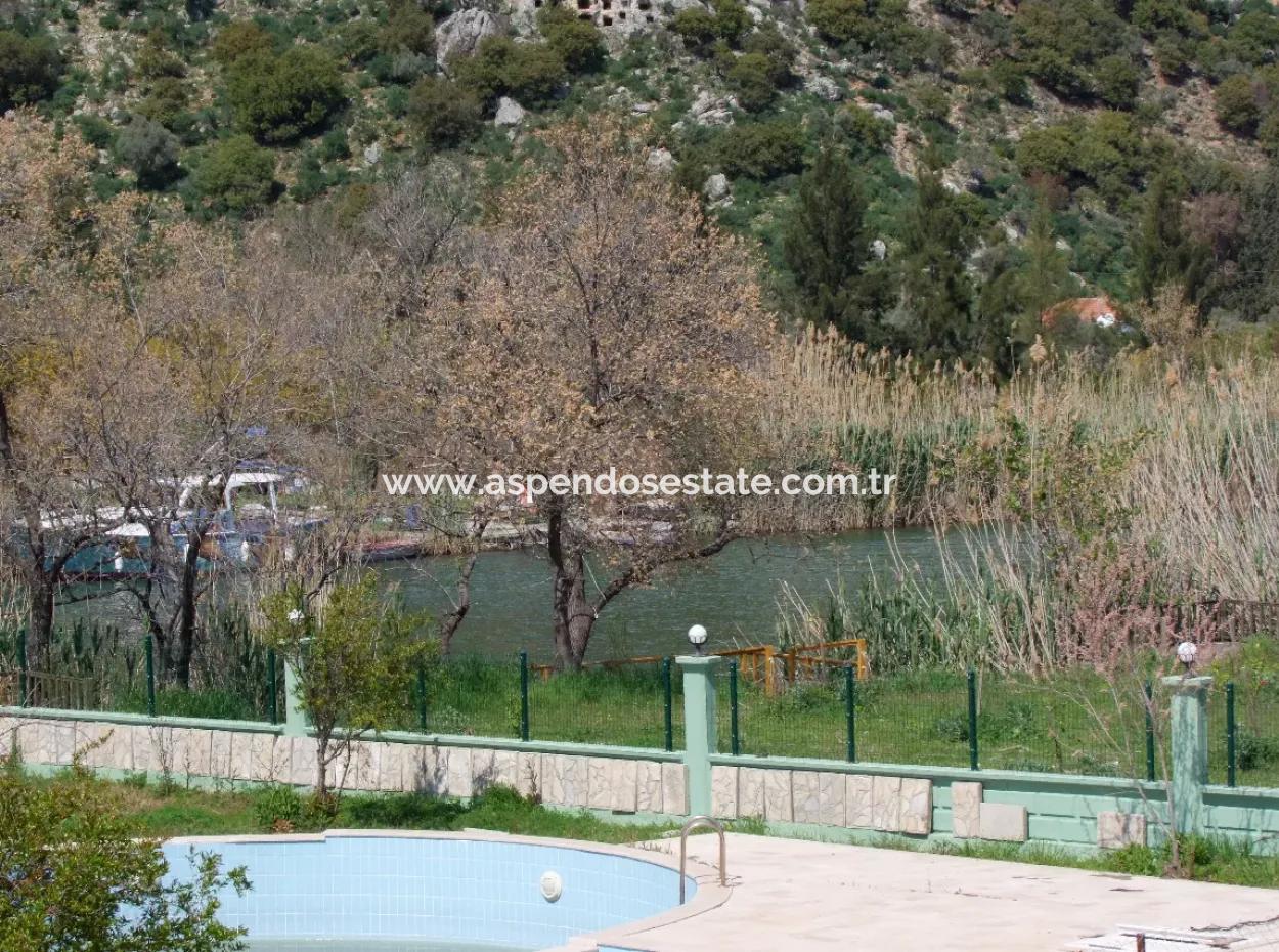 Dalyan'da Kanala Sıfır 4+1 Satılık Villa