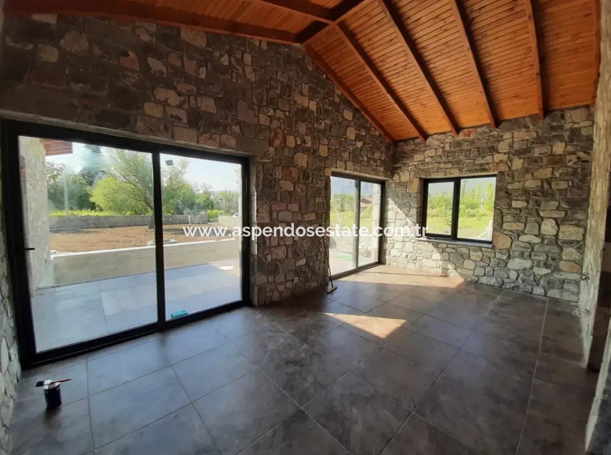 Zeytinalanında 930M2 Arsa İçinde 3+1 Satılık Taş Ev