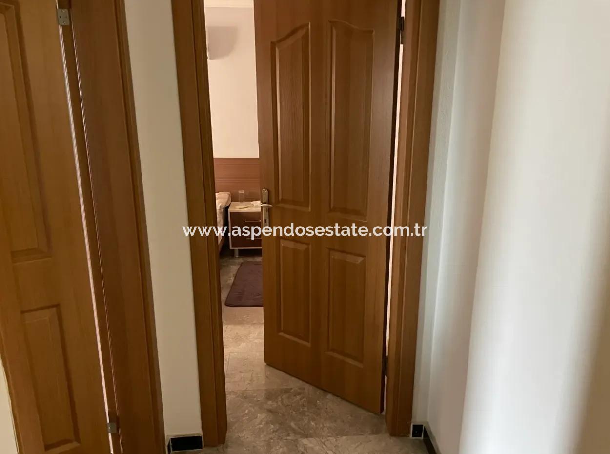 Akçapınar'da Deniz Manzaralı Satılık 6+1 Villa