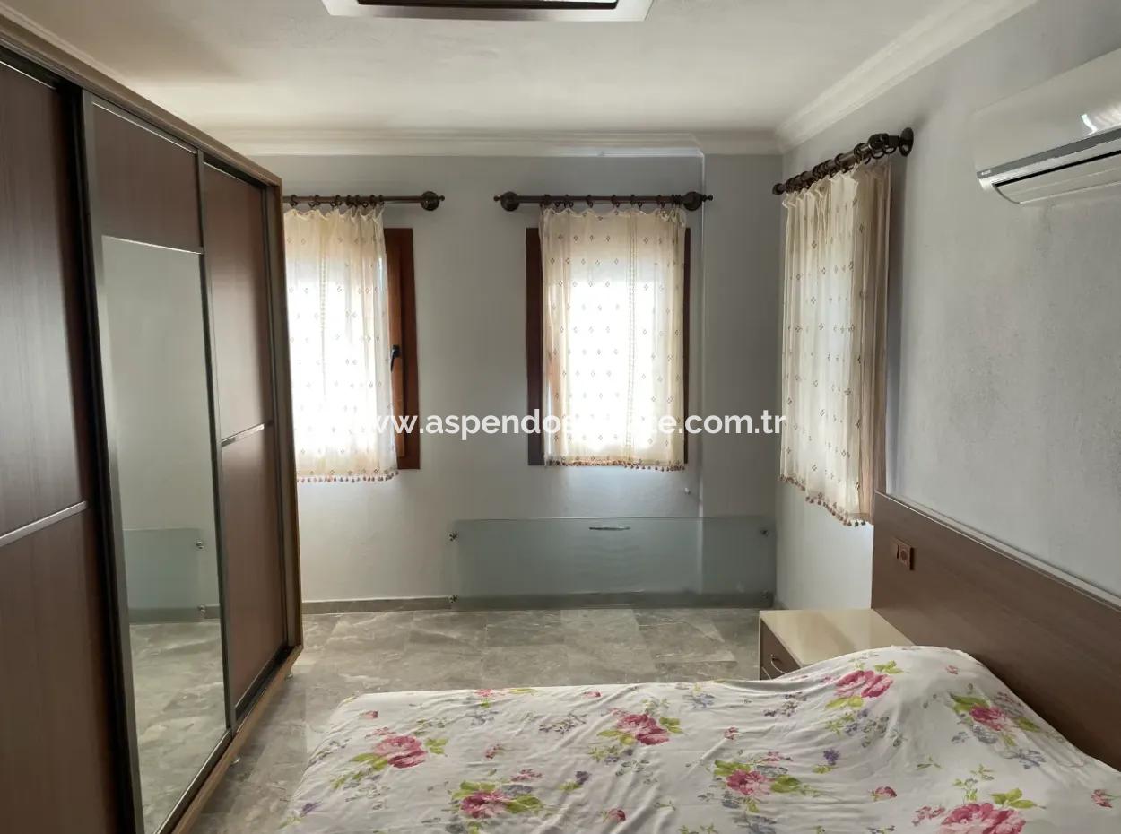 Akçapınar'da Deniz Manzaralı Satılık 6+1 Villa