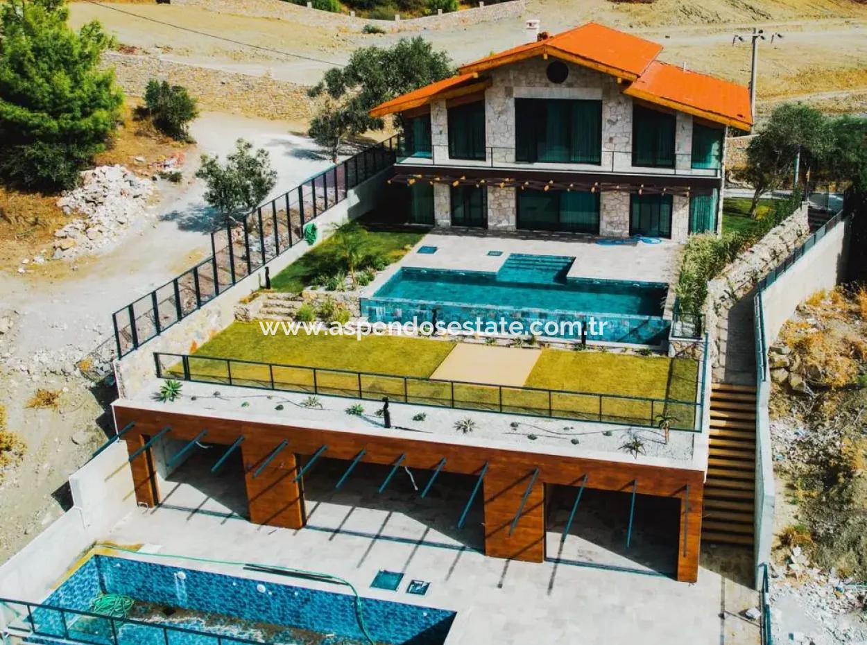 Sarıgerme'de Deniz Manzaralı Satılık Taş Villa